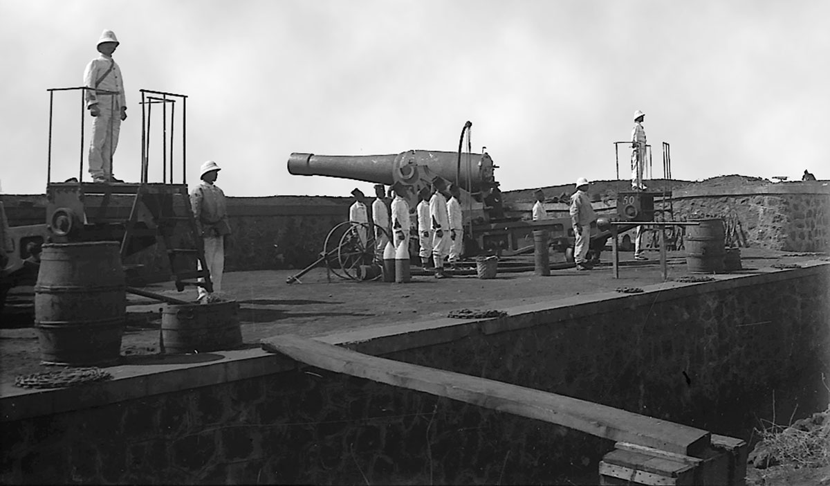 La batterie de 280 d’Andrahamptosy (Cap Diego) en 1903