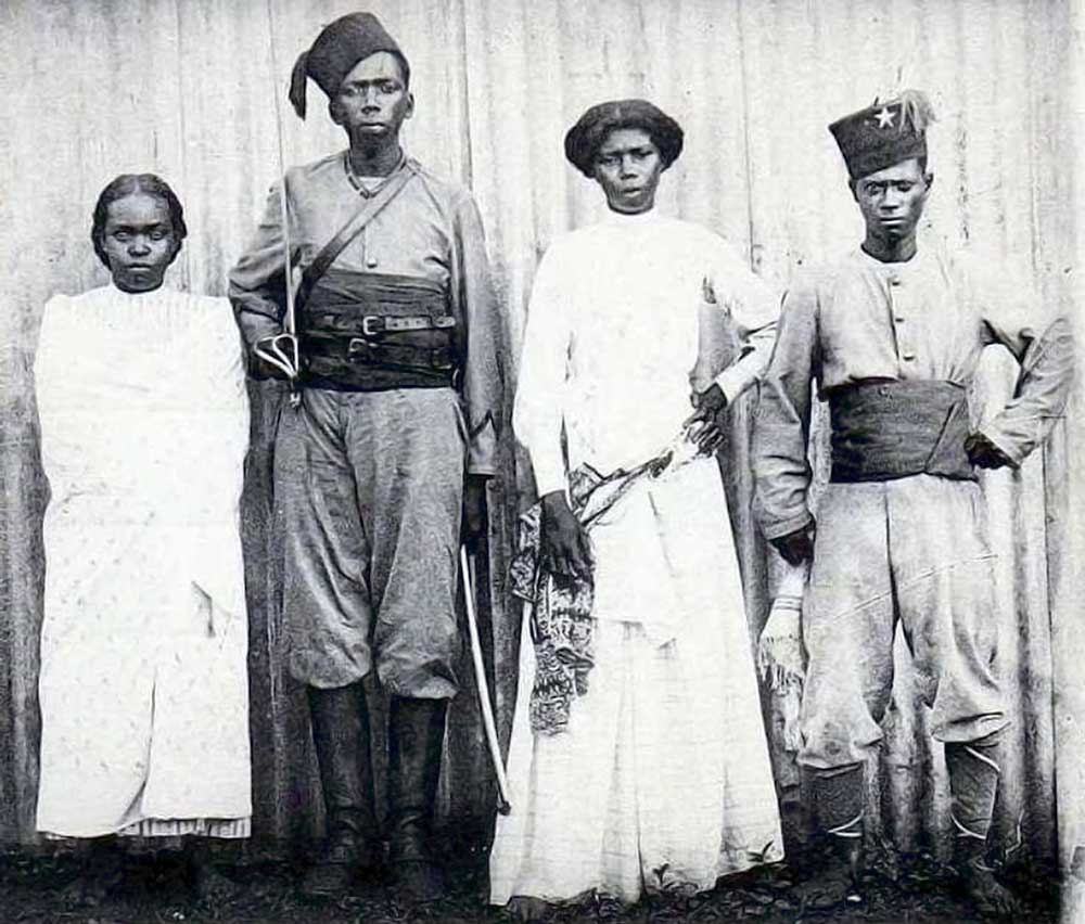 Tirailleurs Malgaches  avec leurs épouses